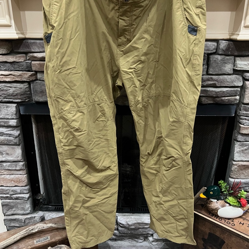 Tan Cargo Pants with Relaxed Fit and Weather-Resistant Fabric
